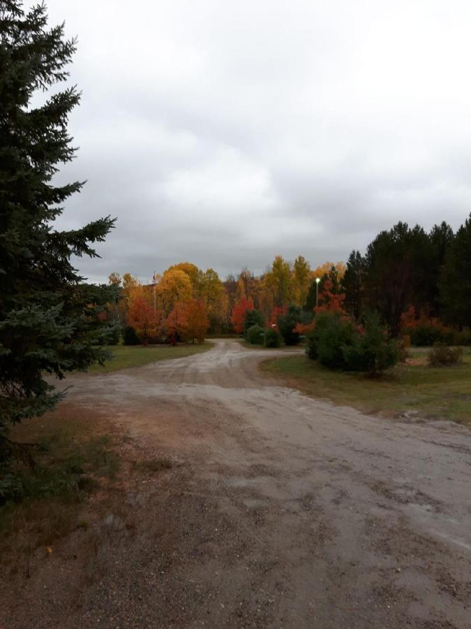 Four Seasons Algonquin * Madawaska